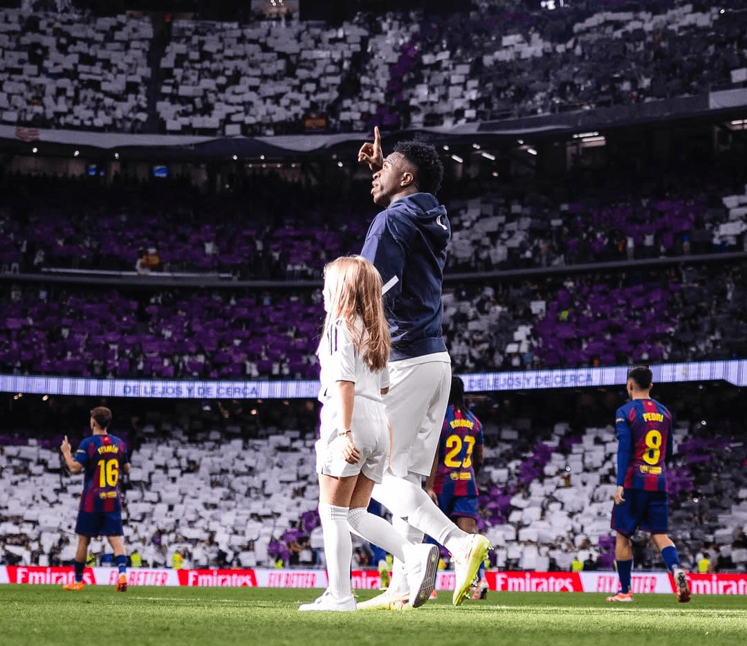 Vinícius Jr entering the pitch, El Clásico